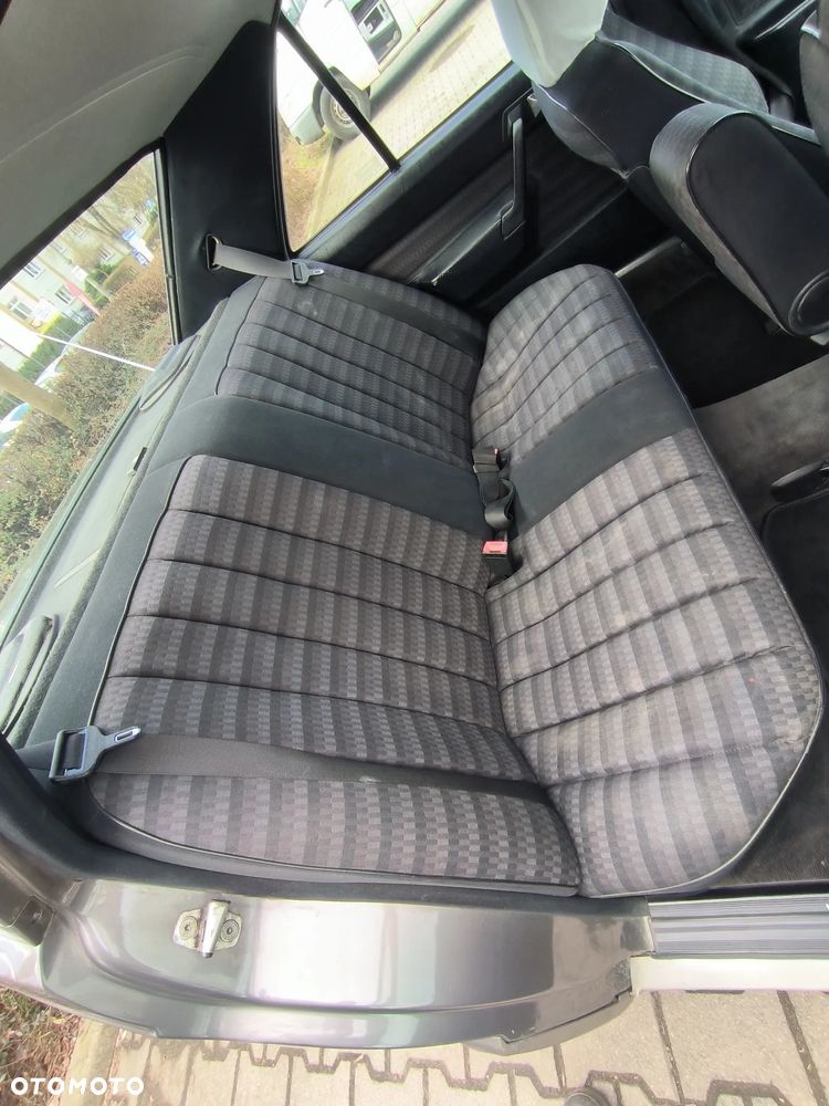 Mercedes-Benz W201 (190) - 11