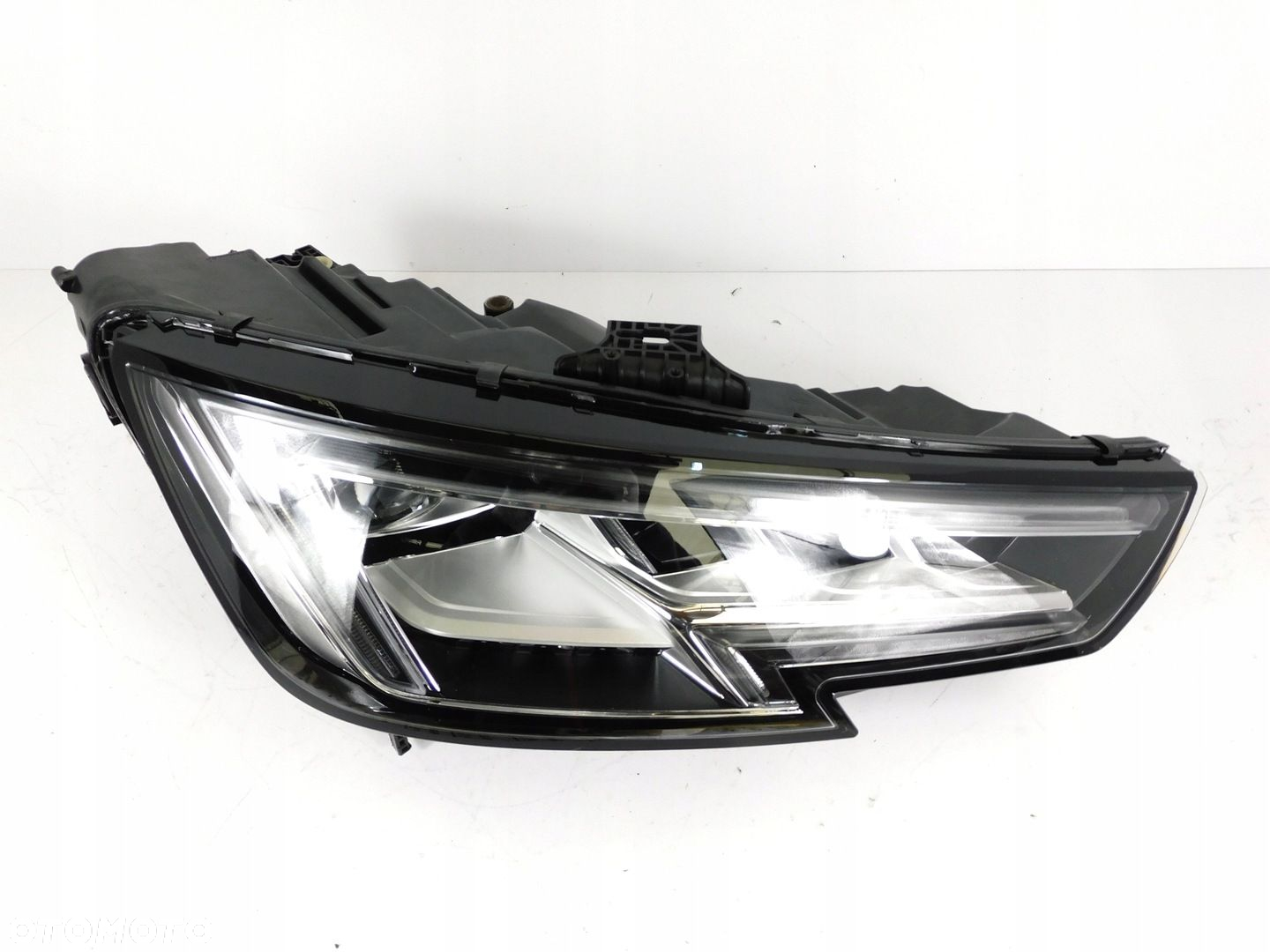 AUDI A4 B9 8W LAMPA PRAWA MATRIX PRZED LIFT - 4