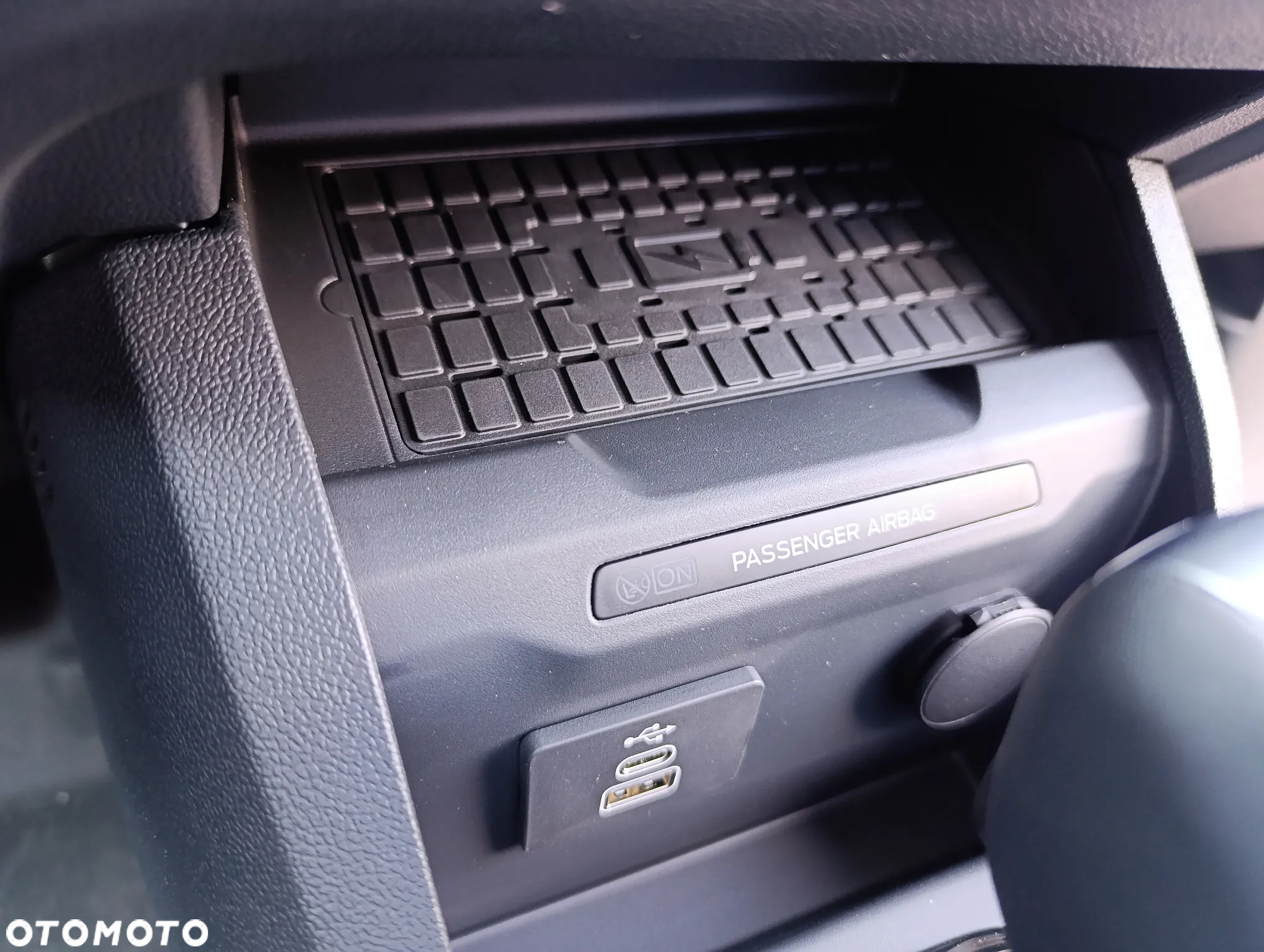 Ford Transit Courier Van - 31