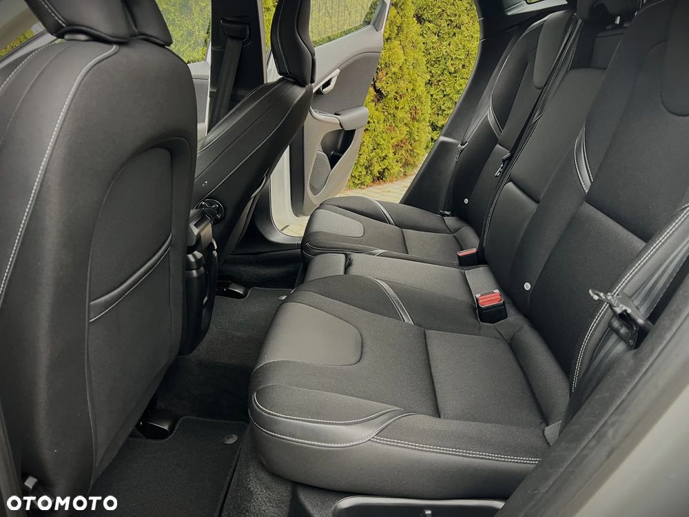 Volvo V40 D2 Momentum - 33