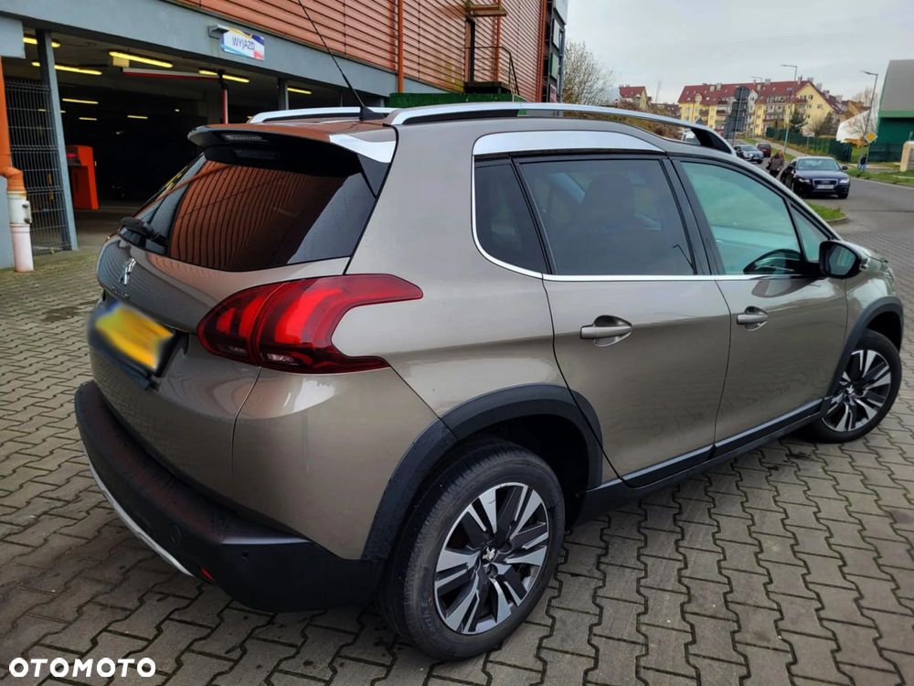 Peugeot 2008 BlueHDi 100 STOP & START Allure - 21