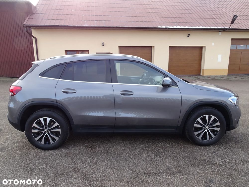 Mercedes-Benz GLA 200 - 4