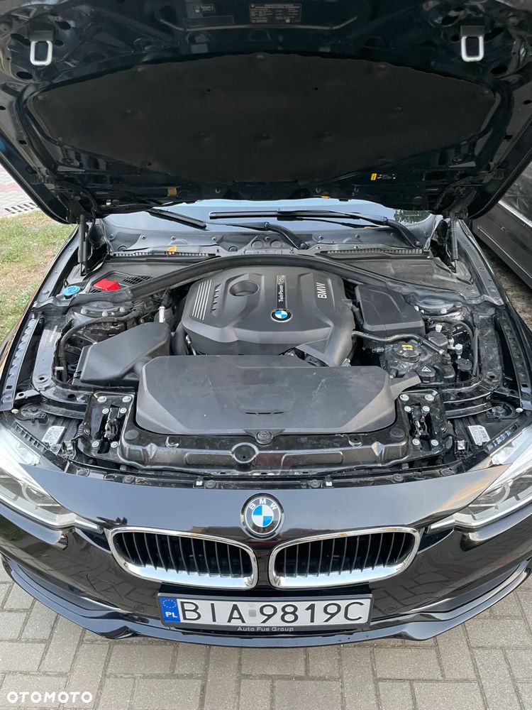 BMW Seria 3 330i - 10