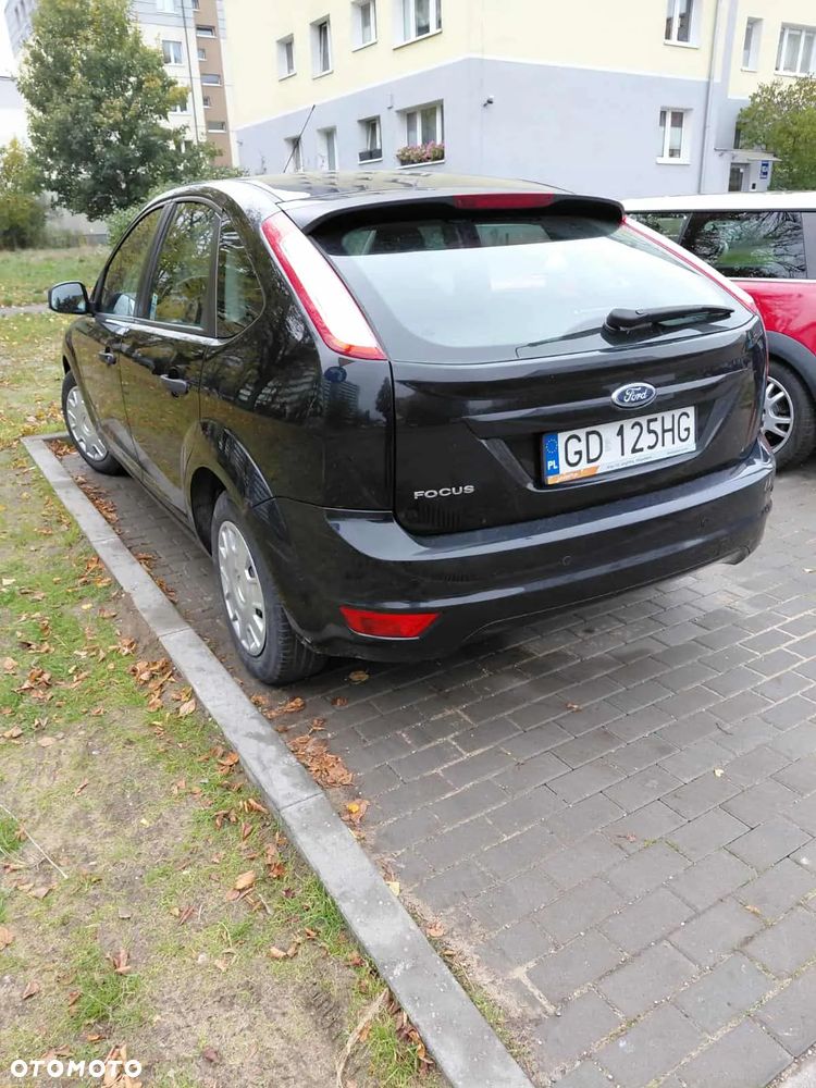 Ford Focus 1.6 Ambiente - 2