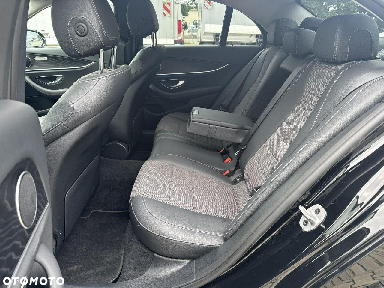 Mercedes-Benz Klasa E 200 4-Matic AMG/Avantgarde - 15