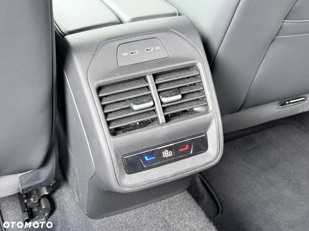 Volkswagen Passat Variant 1.5 TSI ACT mHEV Business DSG - 31