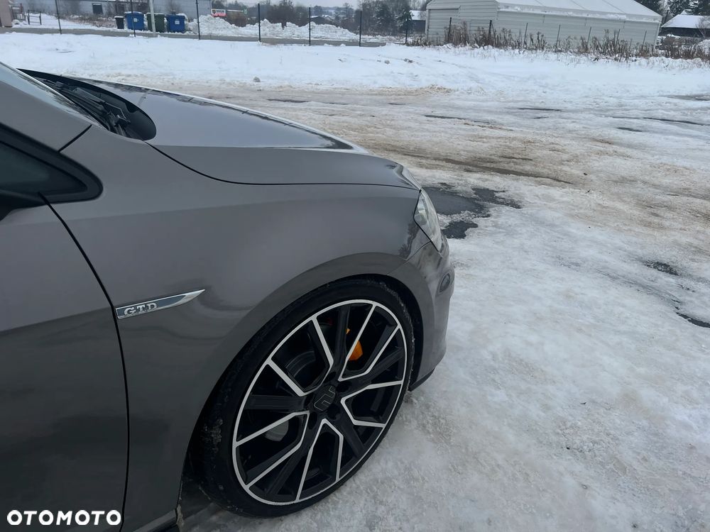 Volkswagen Golf - 27