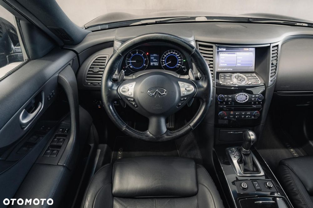 Infiniti QX70 - 11