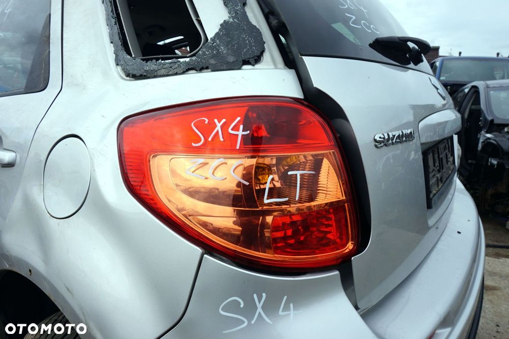 LAMPA TYLNA LEWA SX4 LIFT HB 35670-79J00 SUZUKI 2010-2014 - 1