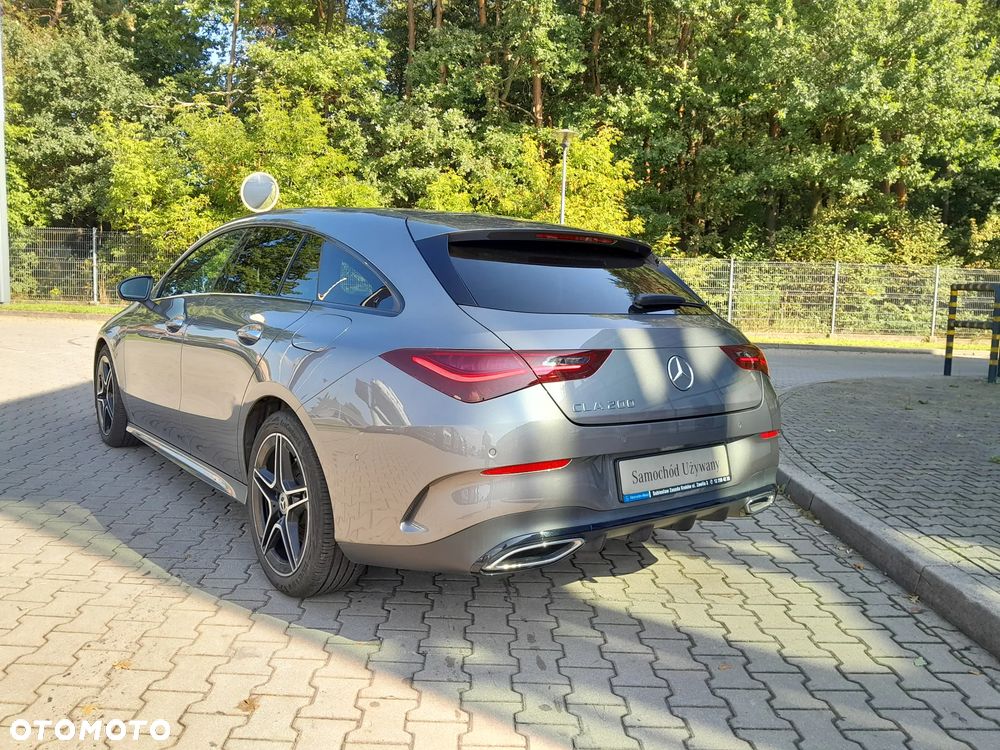 Mercedes-Benz CLA 200 7G-DCT - 4