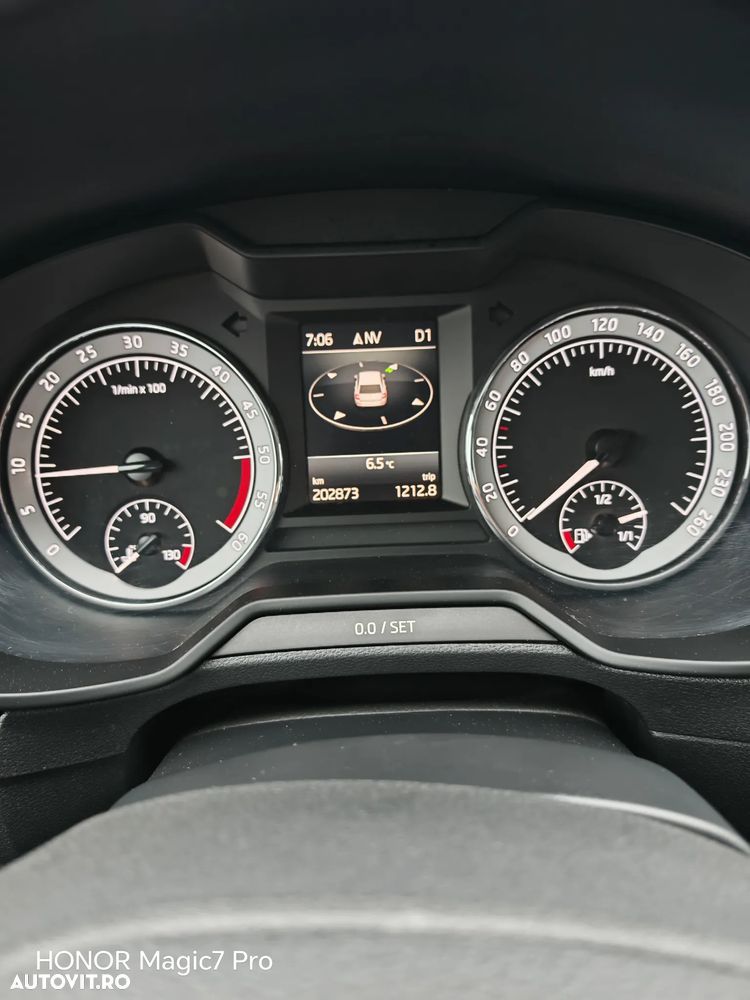 Skoda Octavia 1.6 TDI DSG Ambition - 10