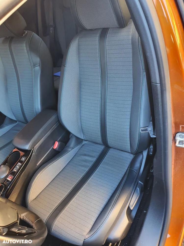 Peugeot 2008 1.2 L PureTech STT EAT8 Allure - 4