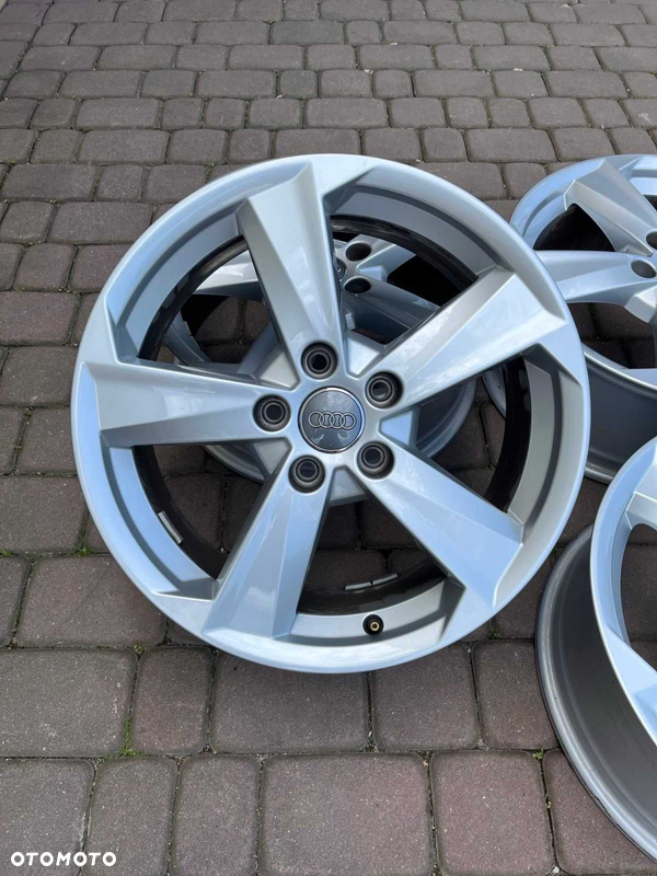 Oryginalne alufelgi Audi 5x112 17 cali A4 A5 A6 Q2