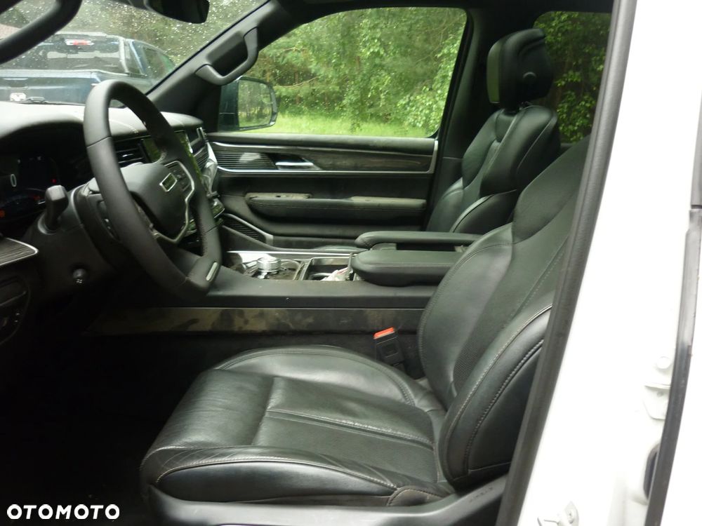 Jeep Wagoneer - 9