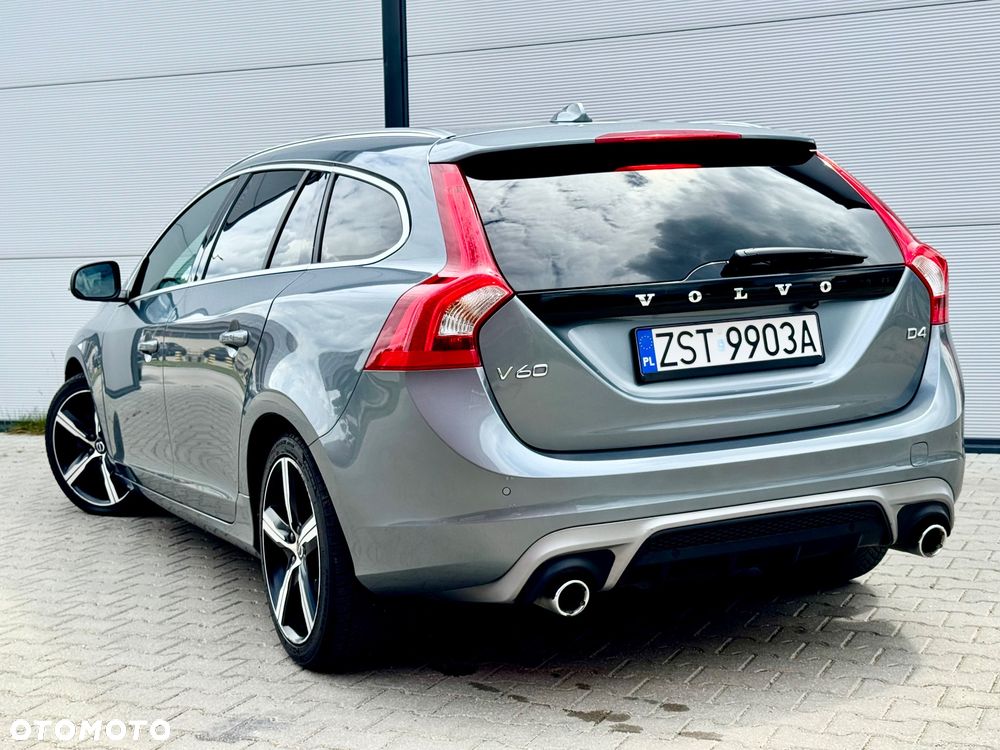 Volvo V60 D4 Geartronic R-Design - 20