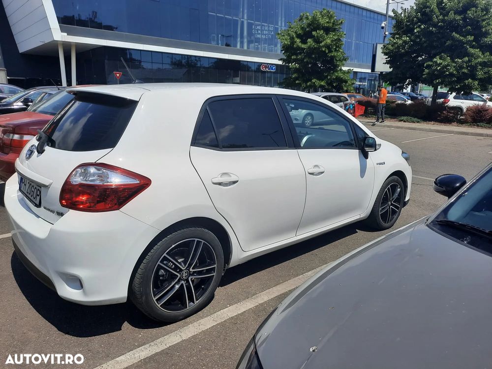 Toyota Auris 1.8 L VVT-i Luna - 4