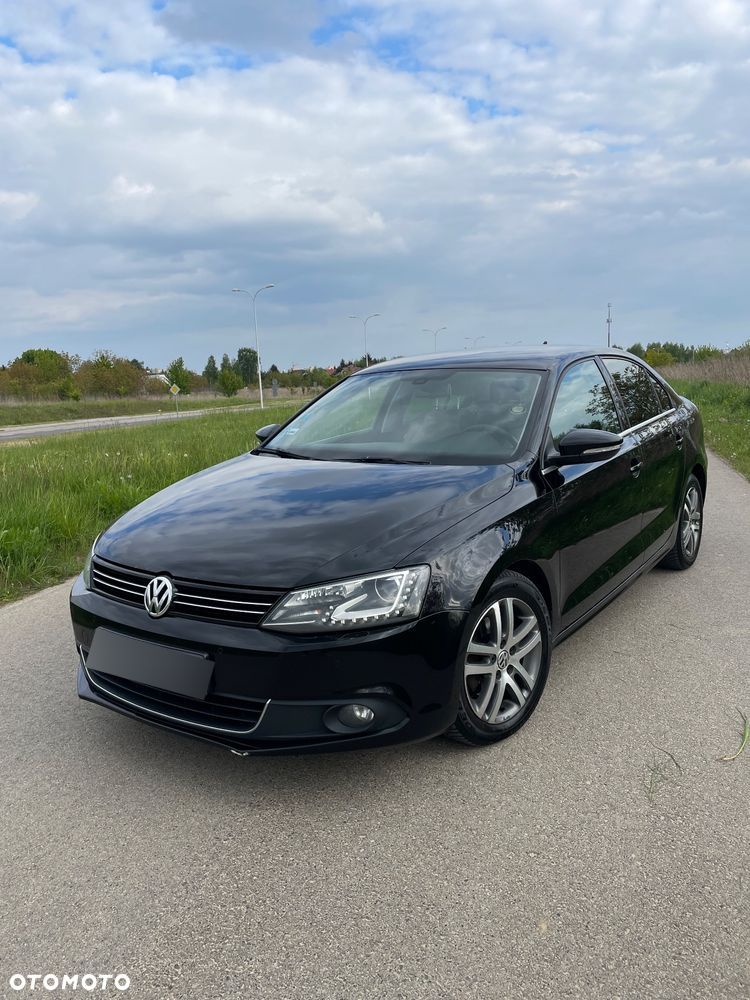 Volkswagen Jetta 2.0 TDI Highline - 1