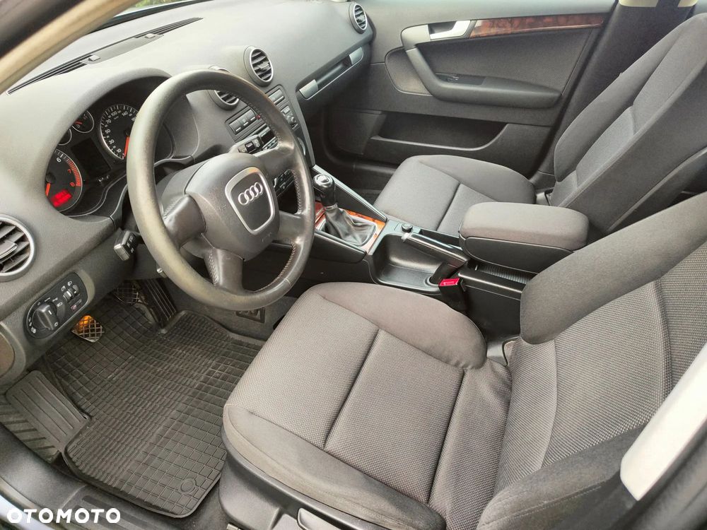 Audi A3 Sportback 1.6 Ambiente - 9