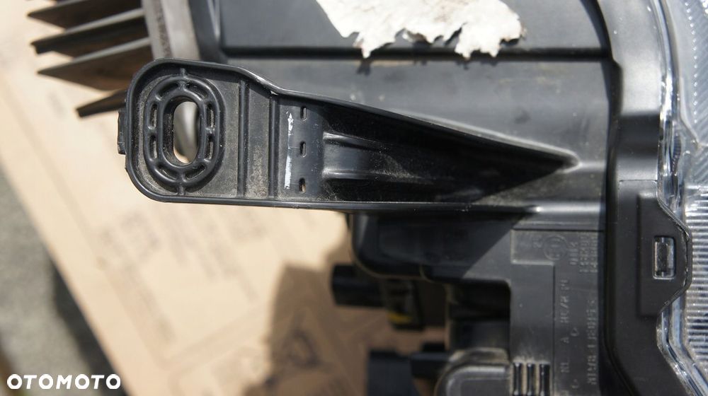 PRZEDNIA LEWA LAMPA FORD RANGER VI 6 LED - 10