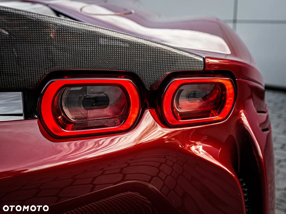 Ferrari SF90 Spider - 11