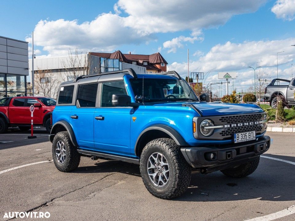 Ford Bronco - 3
