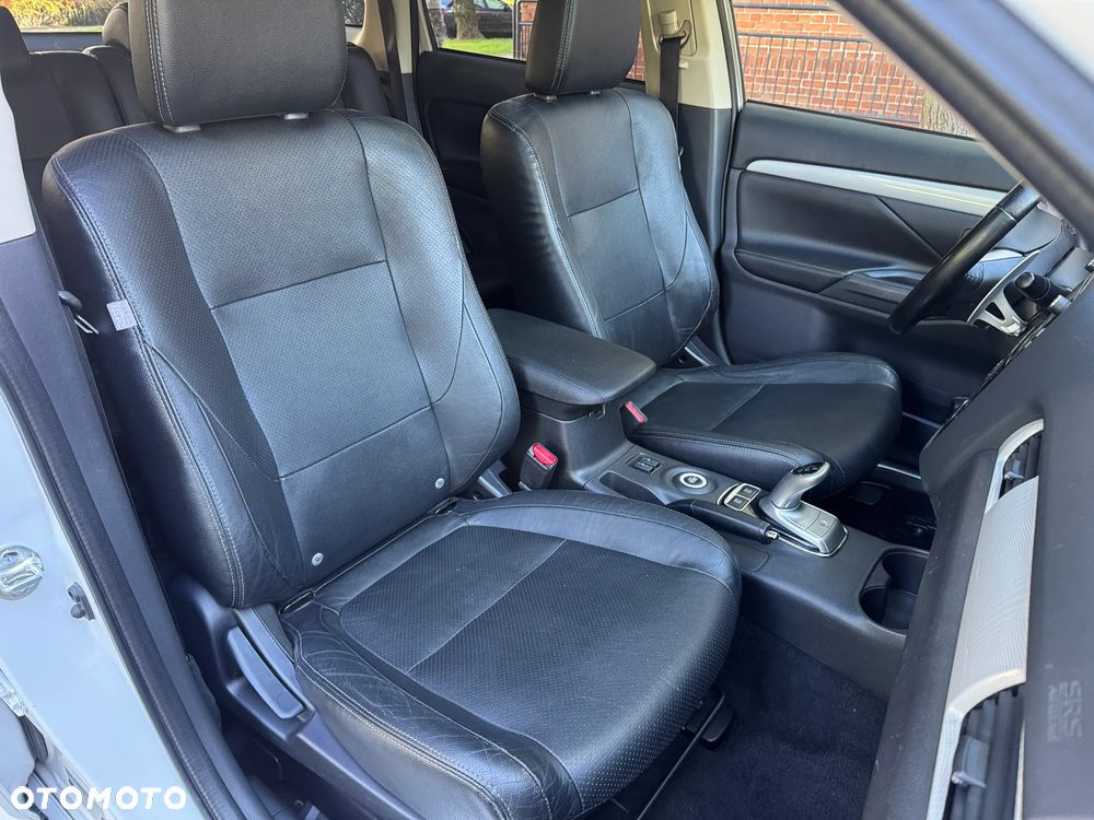 Mitsubishi Outlander PHEV Instyle NAVI + - 10