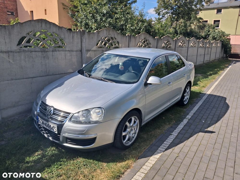 Volkswagen Jetta 1.9 TDI DPF Trendline BlueMotion - 11