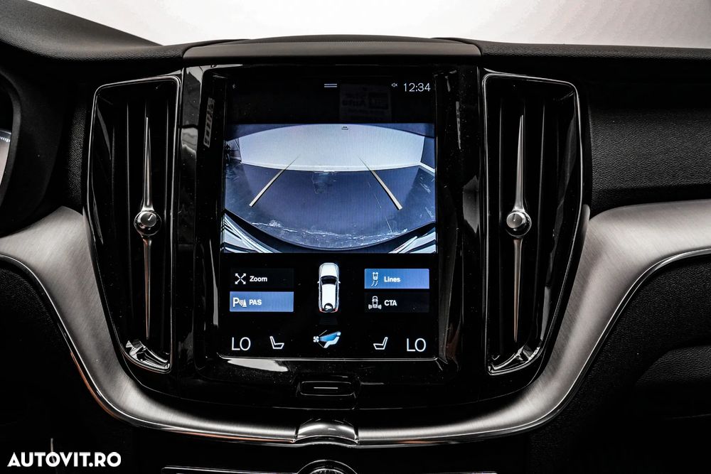 Volvo XC 60 B4 MHEV AT8 AWD Momentum Pro - 20