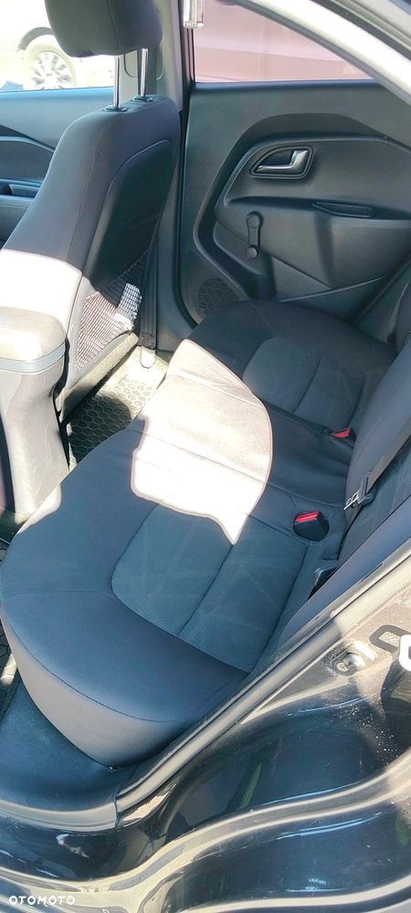 Kia Rio - 7