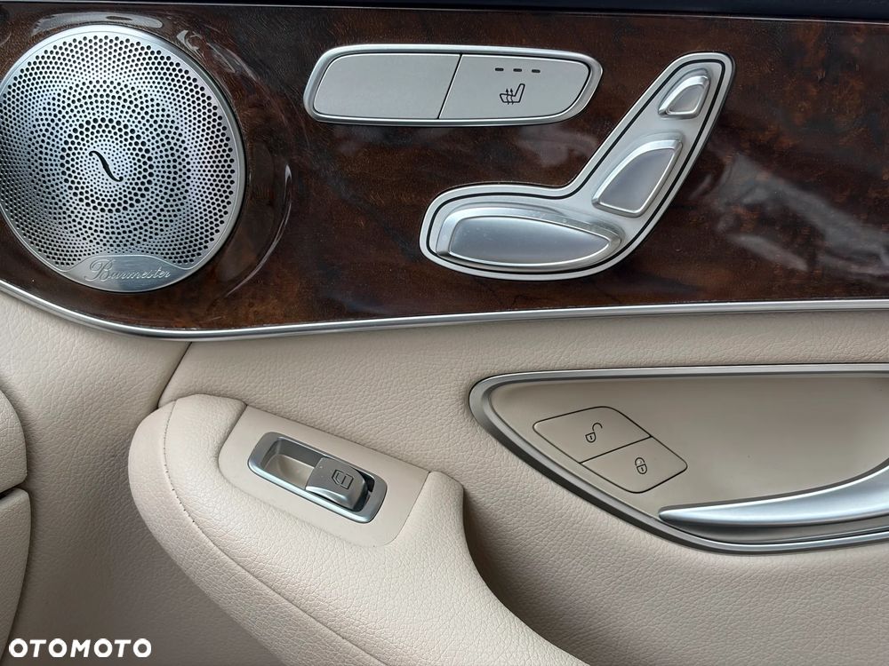 Mercedes-Benz GLC 300 4Matic 9G-TRONIC AMG Line - 11