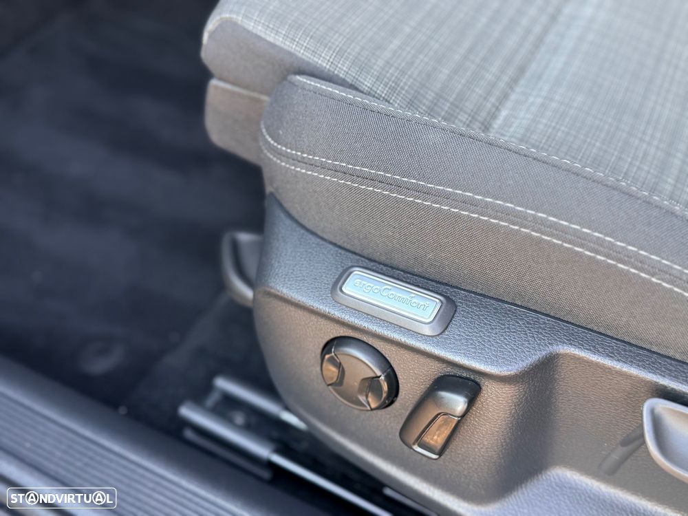 VW Passat Variant 2.0 TDi Business DSG - 16