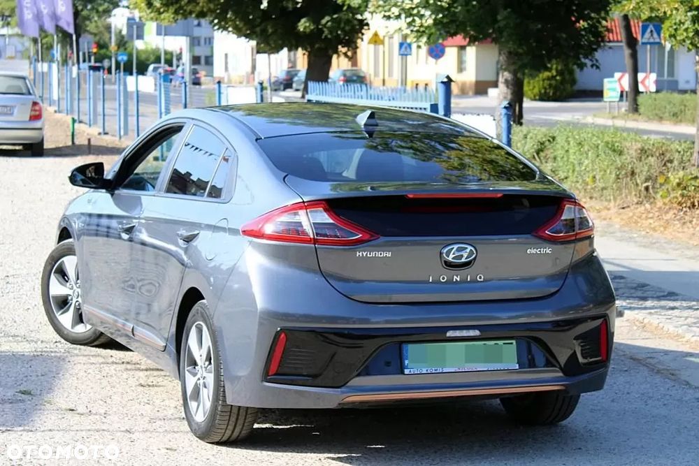 Hyundai IONIQ - 8