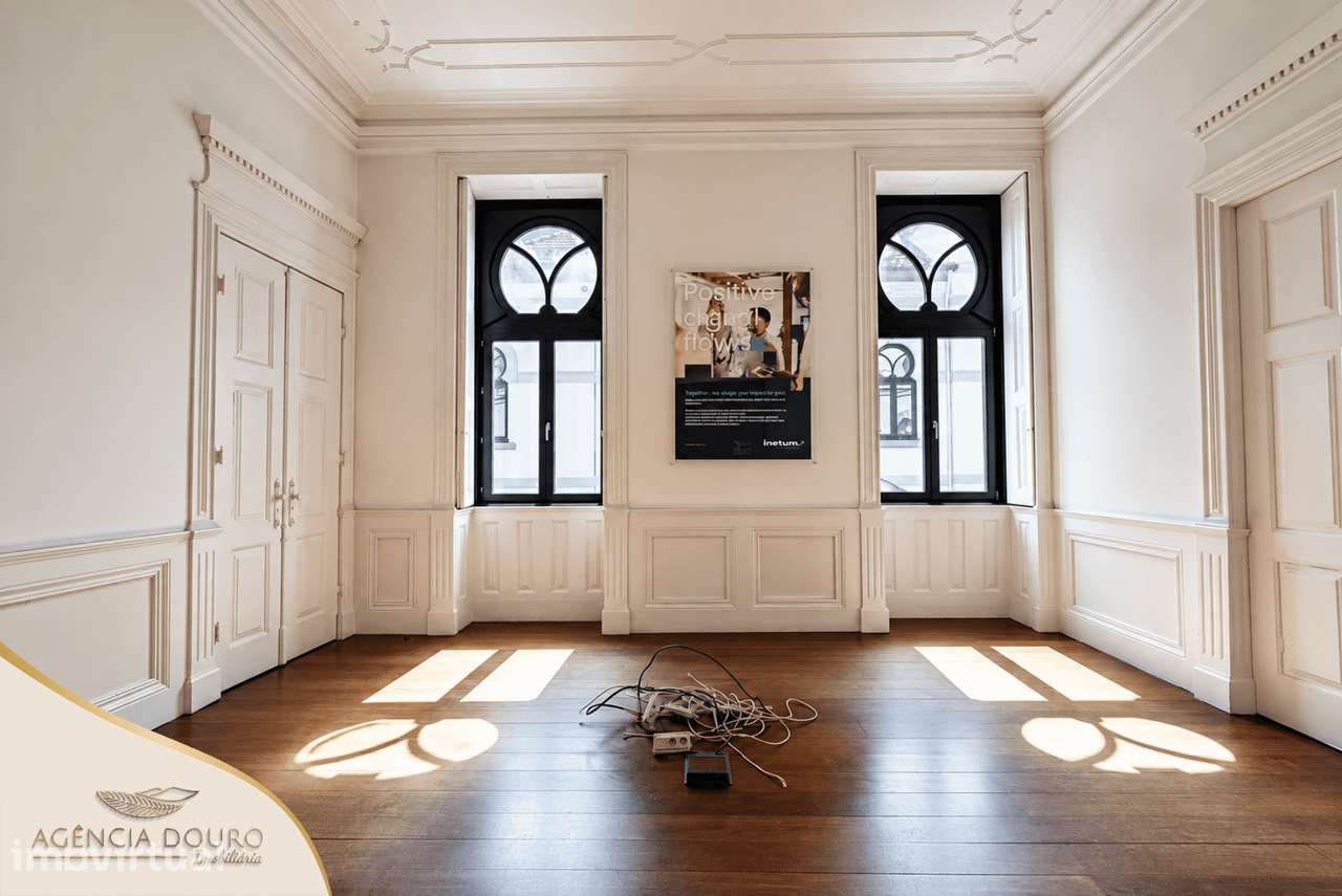 Palacete à venda na Rua de Álvares Cabral – Porto - Grande imagem: 2/25