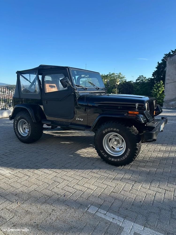 Jeep Wrangler - 12