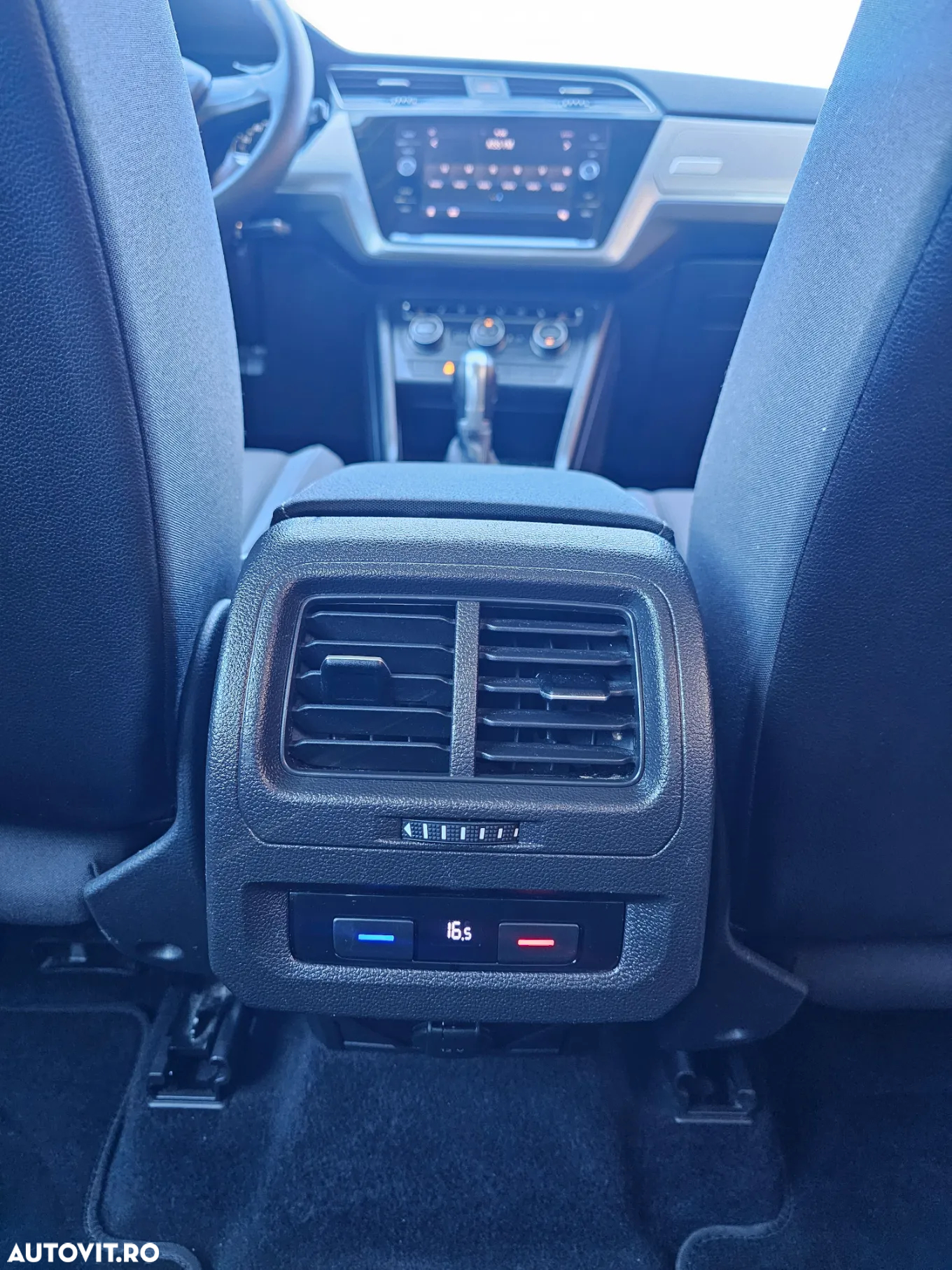 Volkswagen Touran 1.6 TDI DSG Comfortline - 28