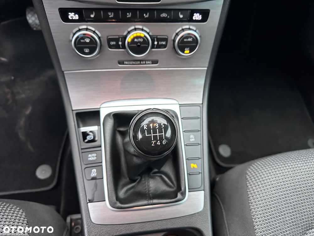 Volkswagen Passat - 12