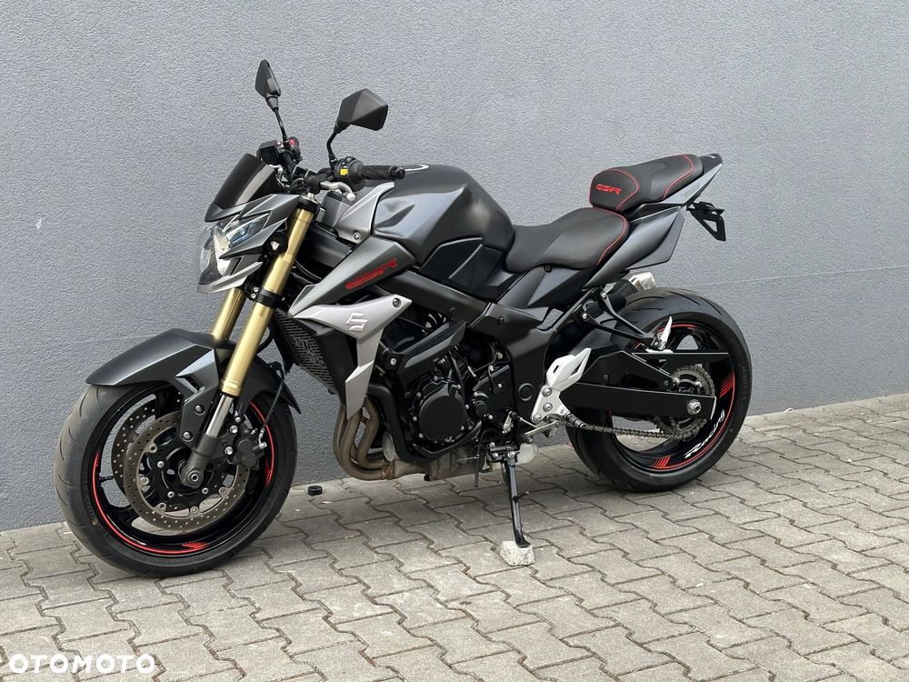 Suzuki GSR - 1