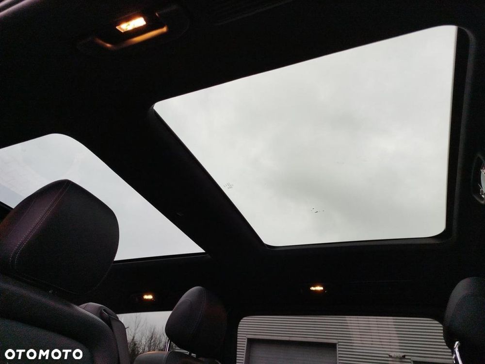 Mercedes-Benz Klasa V - 21