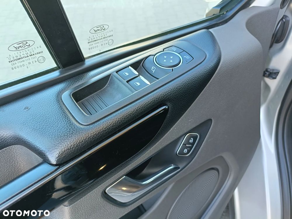 Ford Tourneo Custom - 18