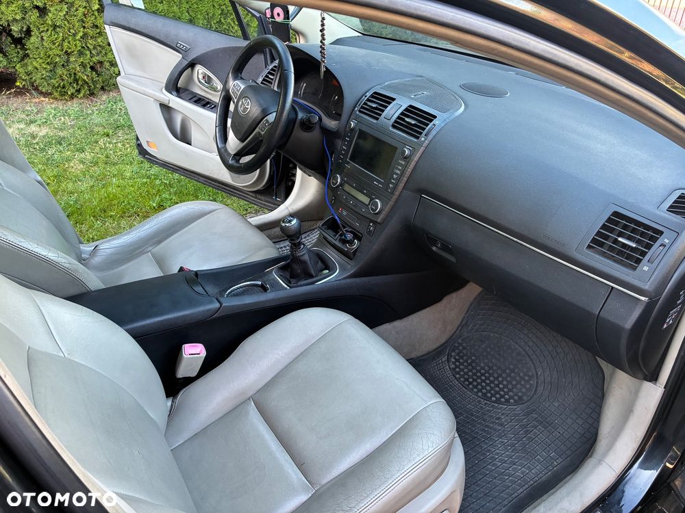 Toyota Avensis - 17