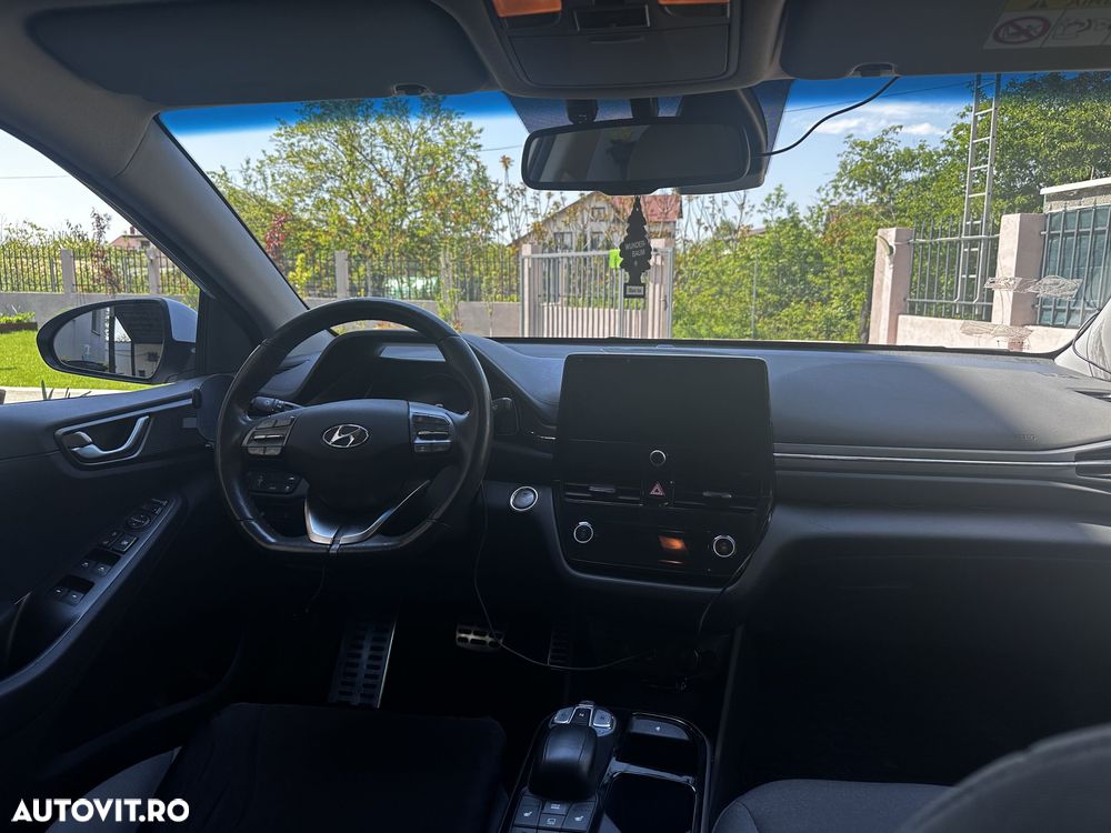 Hyundai IONIQ - 8