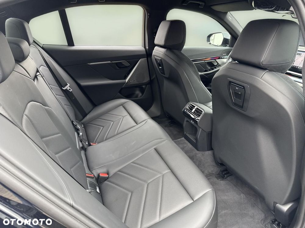BMW i5 - 15