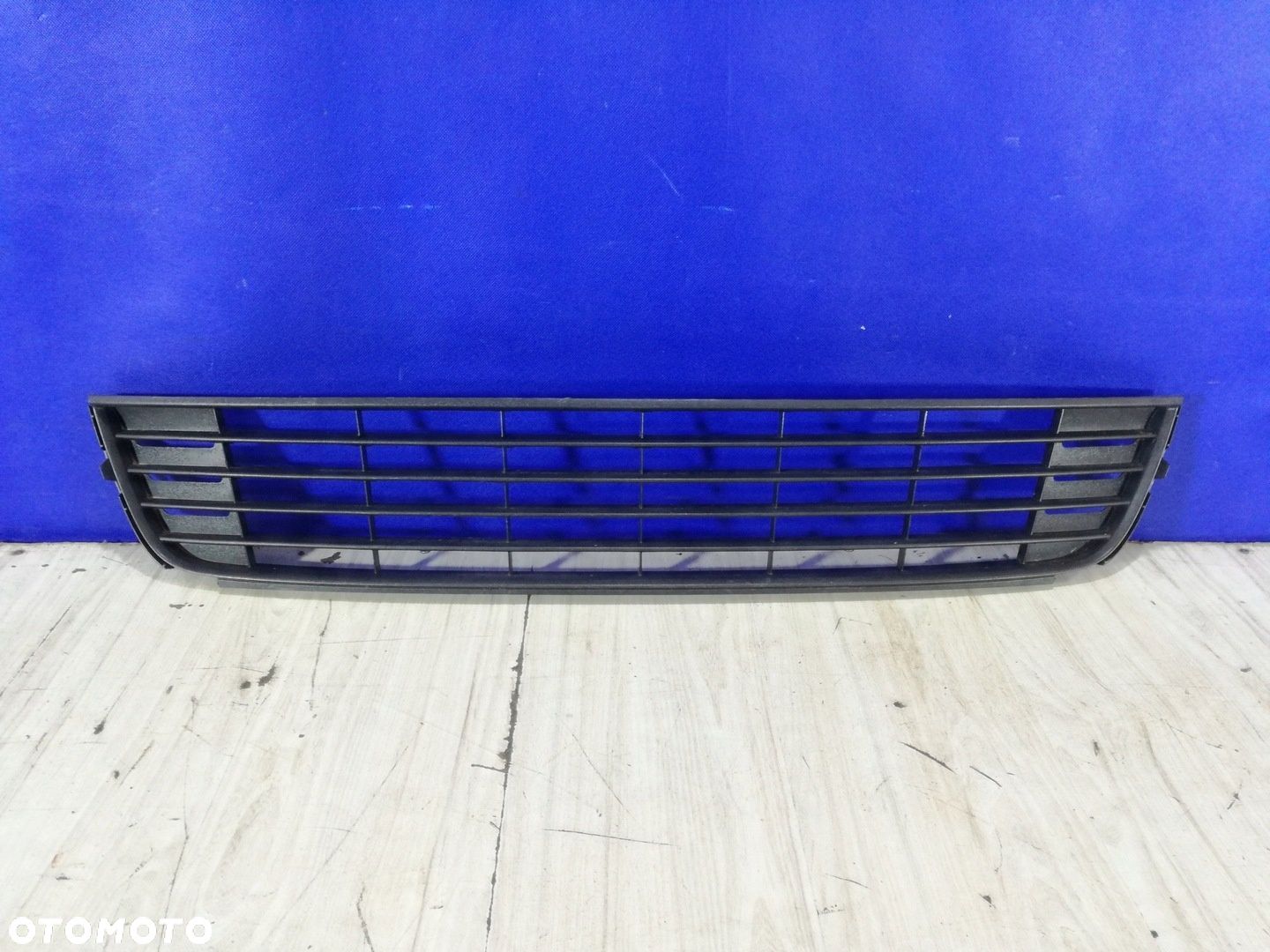 VW Touran I Caddy III kratka zderzak środkowa przód 1T0 853 677C - 1