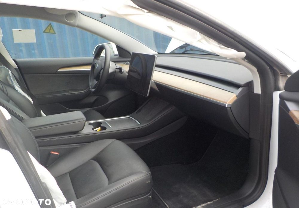 Tesla Model 3 - 15