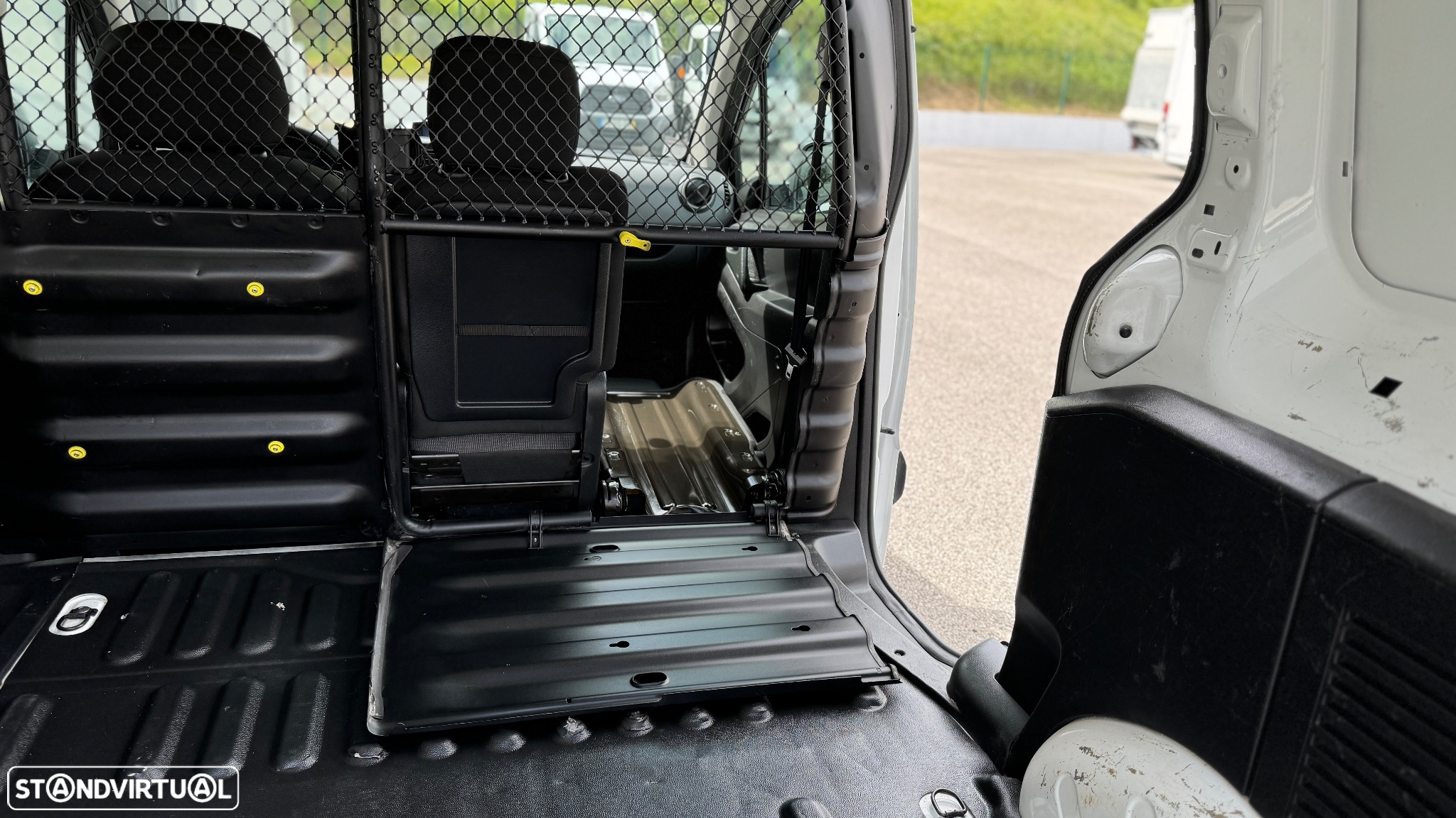 Citroën Berlingo 1.6 HDI L1H1 CX Automática - 29