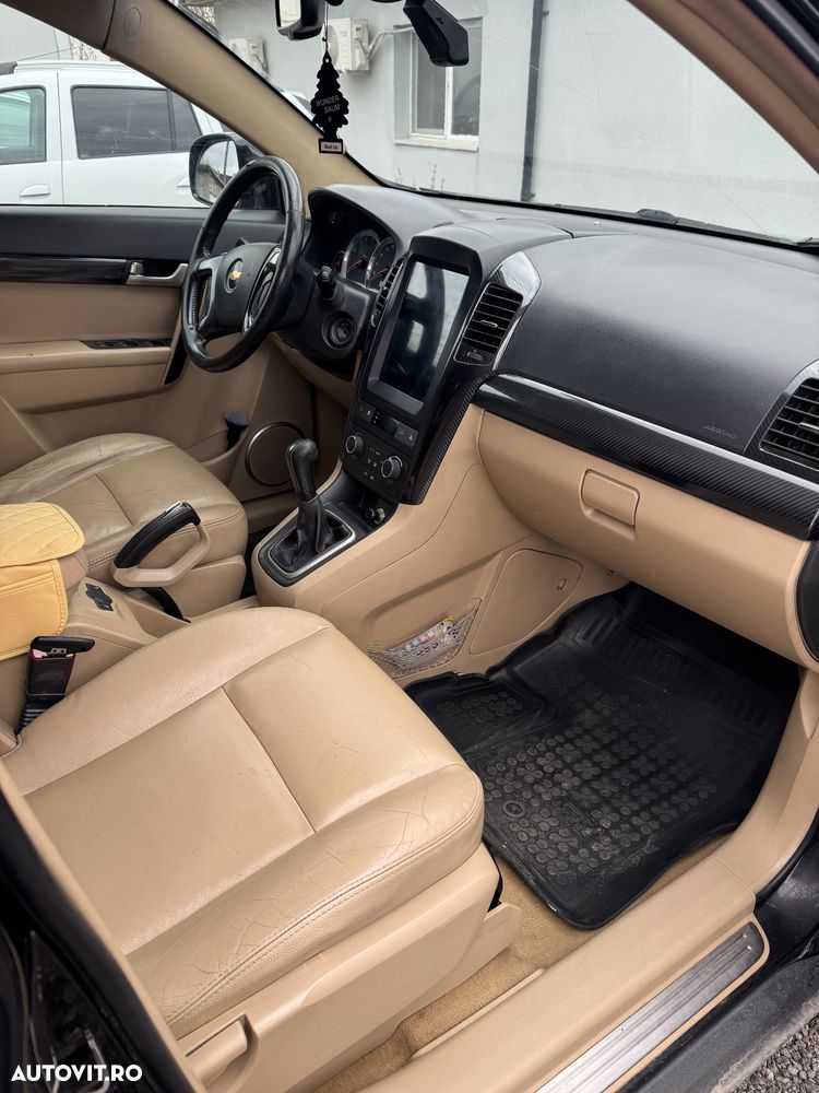 Chevrolet Captiva 2.0 High G9 AWD LT - 8