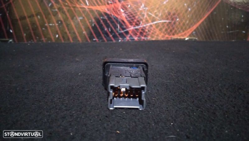 4 Piscas Nissan Almera I (N15) - 3