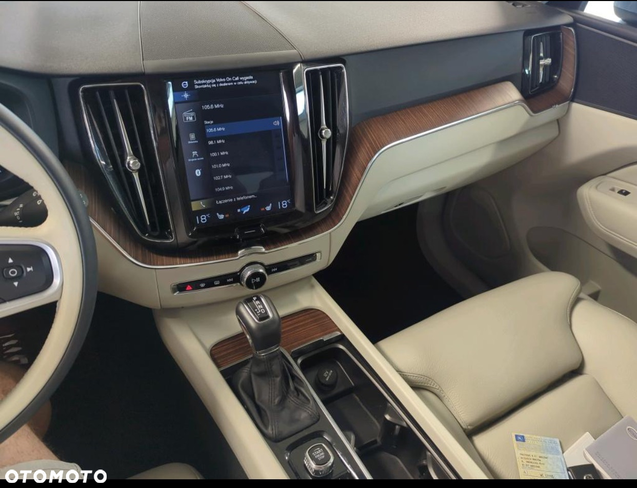 Volvo XC 60 D4 Momentum Pro - 4
