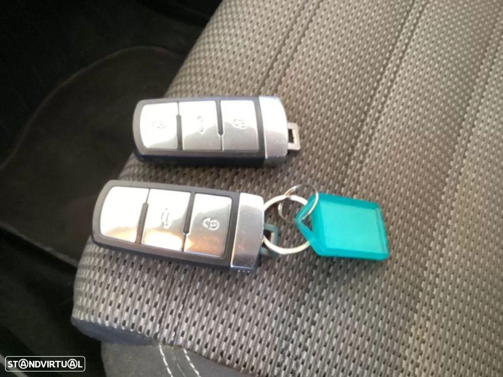 VW Passat CC 2.0 TDi BlueMotion DSG - 16