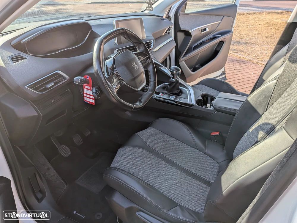 Peugeot 3008 1.2 PureTech Allure - 16